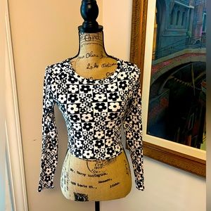 Wild Fable black and white floral long sleeve crop top / M